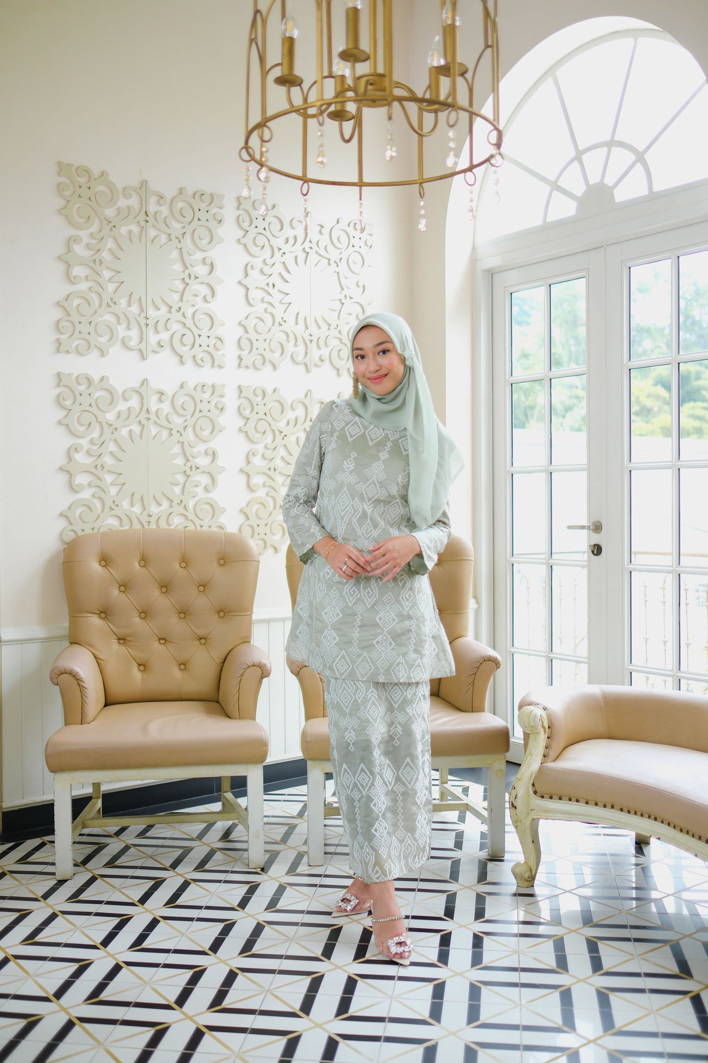 Rose Kurung