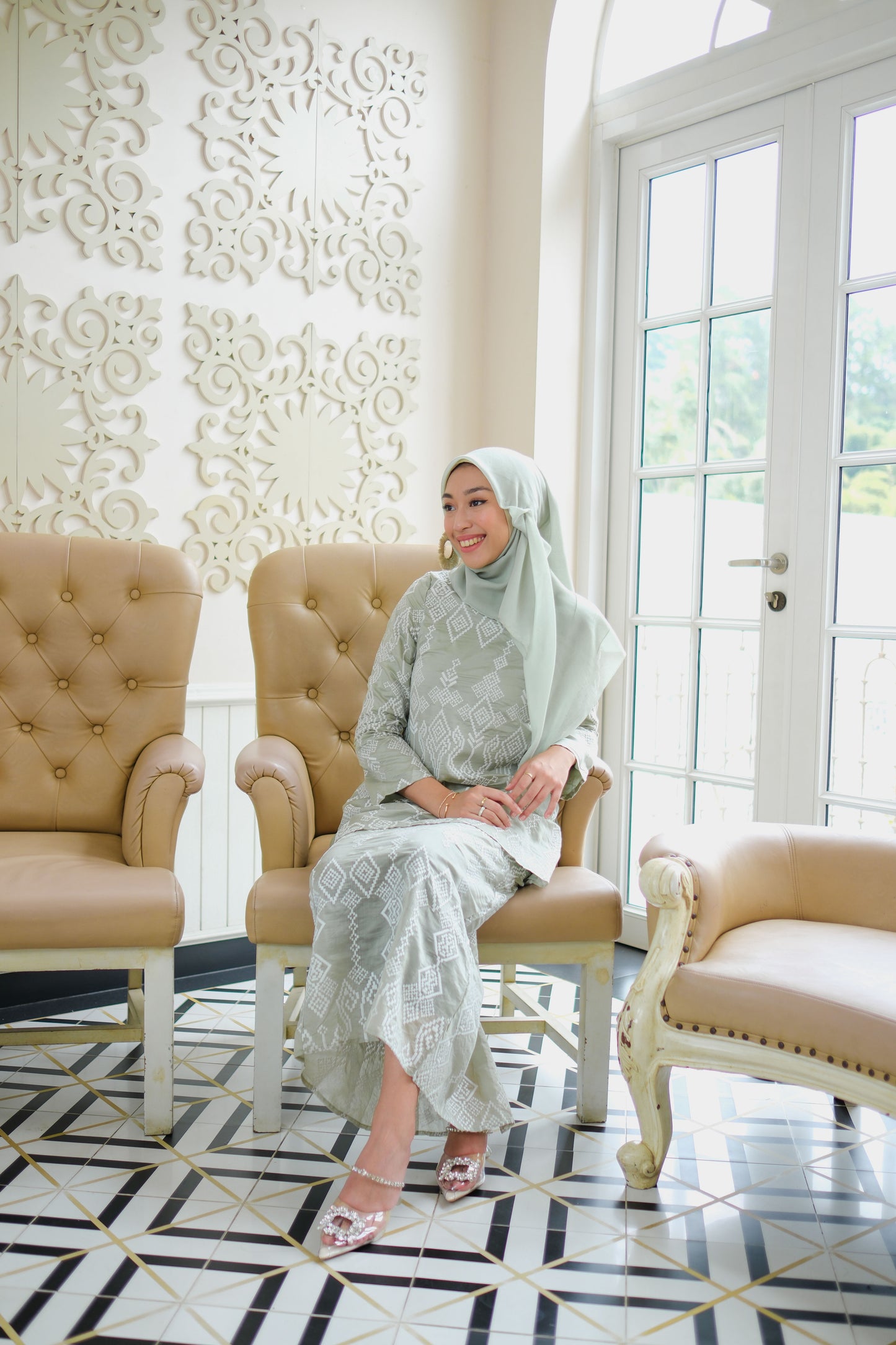Rose Kurung