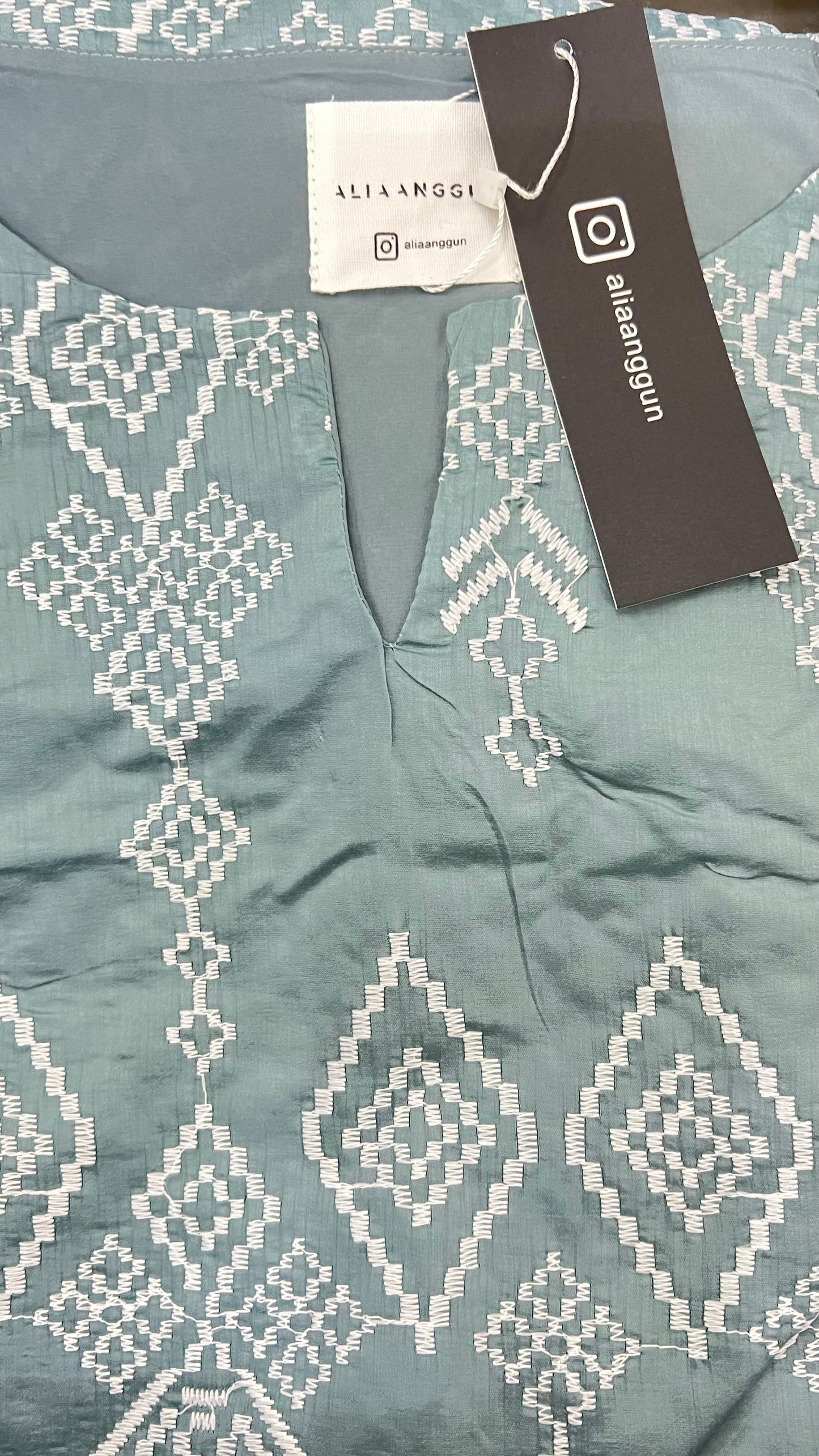 Rose Kurung
