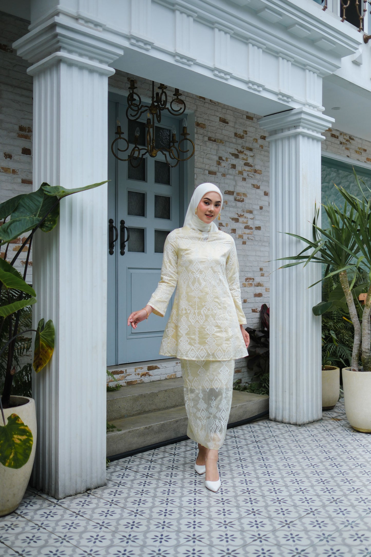 Rose Kurung