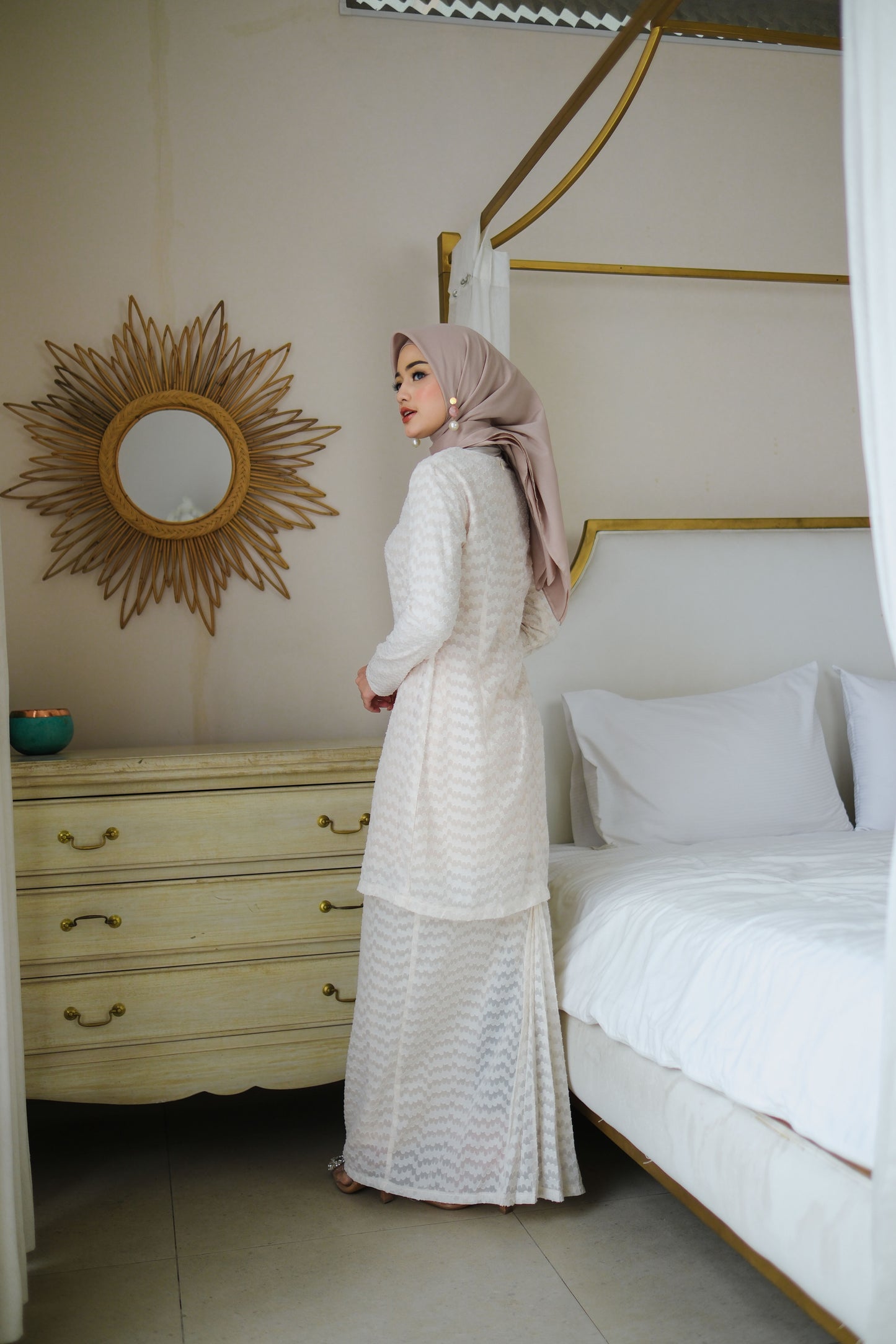 Adeela Kurung