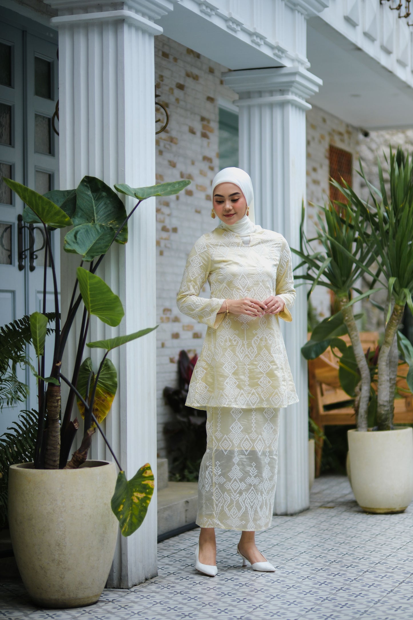 Rose Kurung